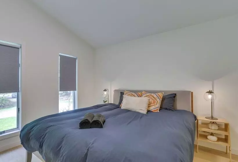 Charming Swan Lake Apartment W/ Deck!