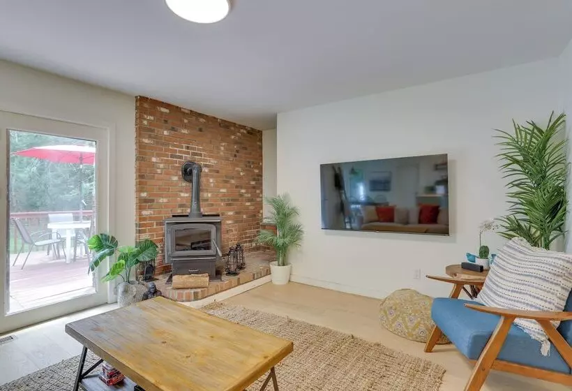 Charming Swan Lake Apartment W/ Deck!