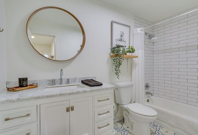 Charming Swan Lake Apartment W/ Deck!