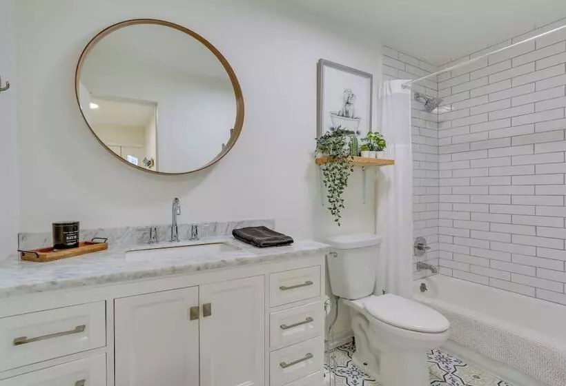 Charming Swan Lake Apartment W/ Deck!