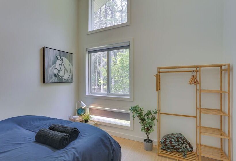 Charming Swan Lake Apartment W/ Deck!