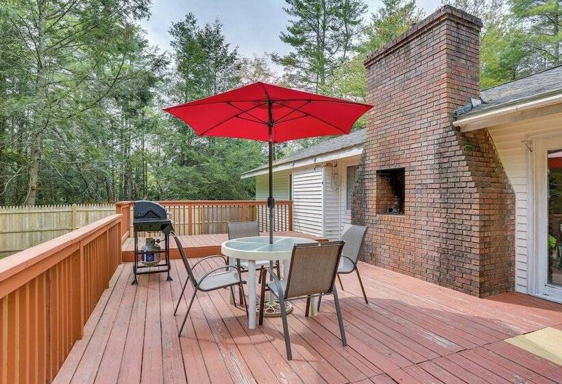 Charming Swan Lake Apartment W/ Deck!