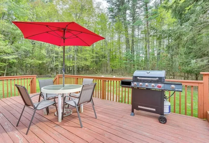 Charming Swan Lake Apartment W/ Deck!