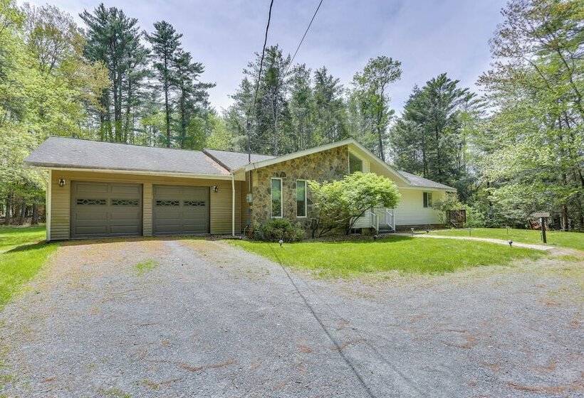 Charming Swan Lake Apartment W/ Deck!