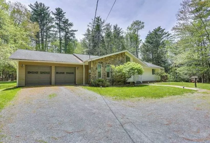 Charming Swan Lake Apartment W/ Deck!