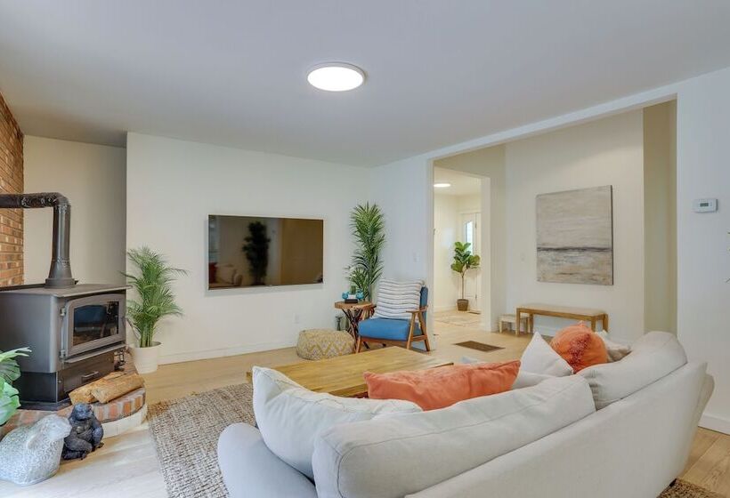 Charming Swan Lake Apartment W/ Deck!