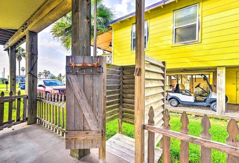 Colorful Freeport Home W/ Grill, Walk To Beach