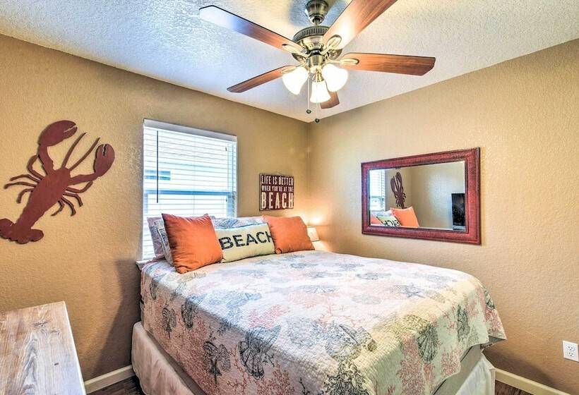 Colorful Freeport Home W/ Grill, Walk To Beach