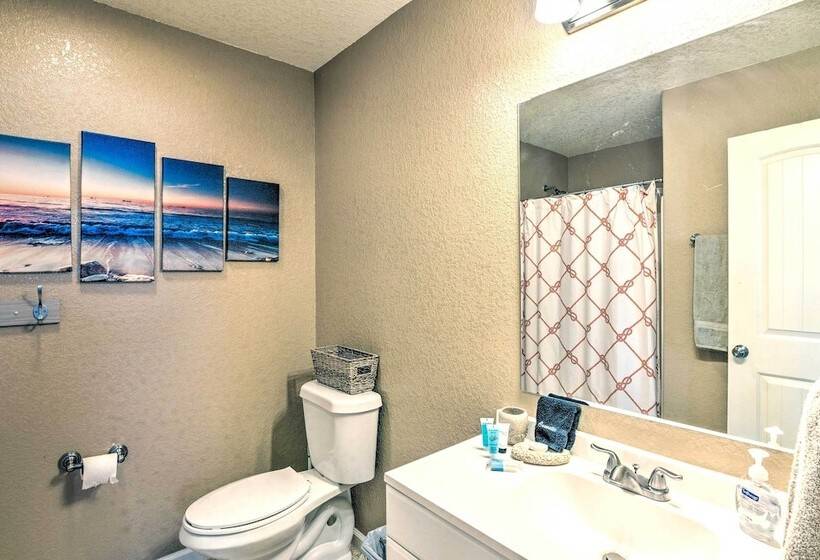 Colorful Freeport Home W/ Grill, Walk To Beach