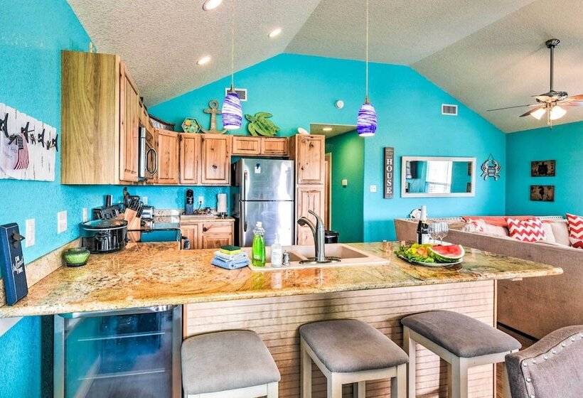 Colorful Freeport Home W/ Grill, Walk To Beach