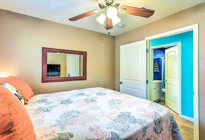 Colorful Freeport Home W/ Grill, Walk To Beach