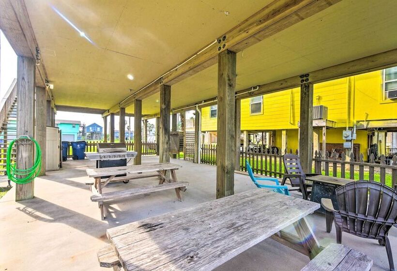 Colorful Freeport Home W/ Grill, Walk To Beach