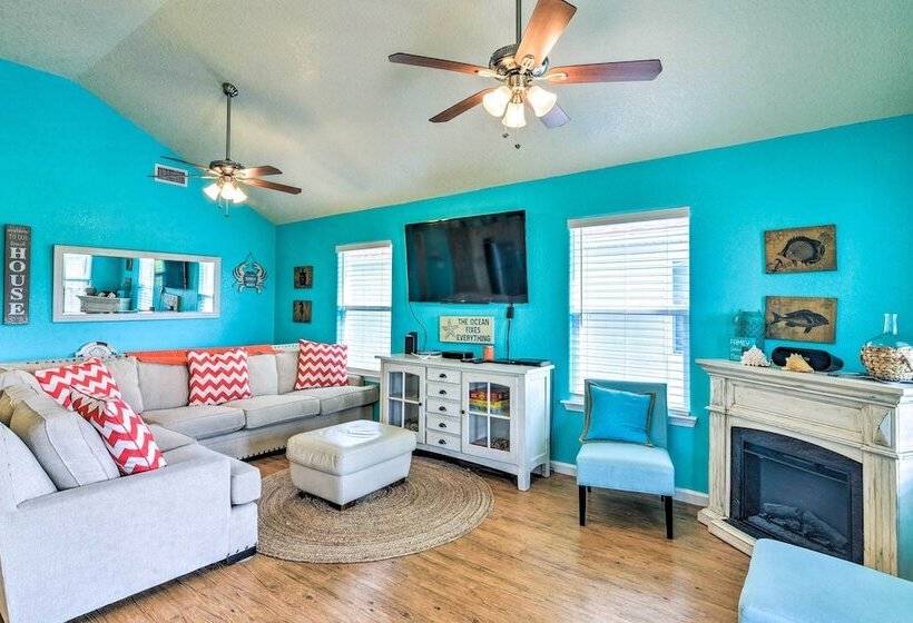 Colorful Freeport Home W/ Grill, Walk To Beach
