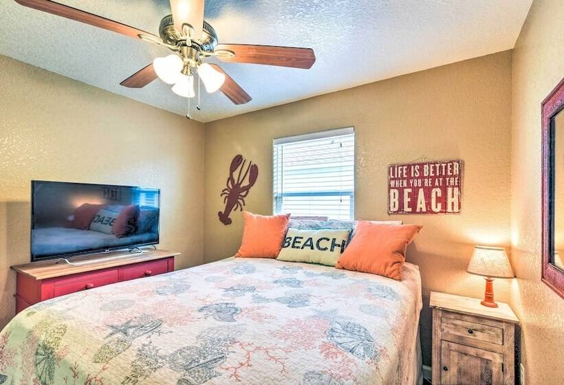 Colorful Freeport Home W/ Grill, Walk To Beach