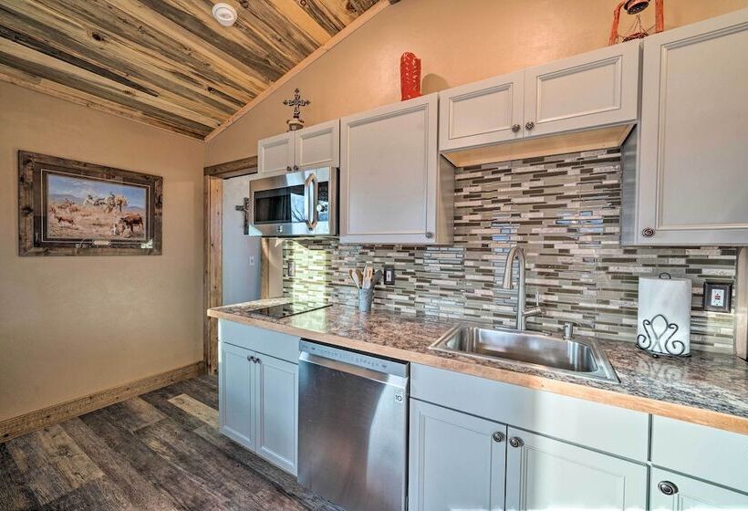 Couples Retreat 1 Hour Drive From Yellowstone Np!