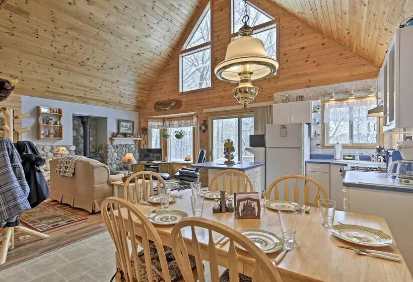 Cozy Cabin On 10 Acres, Walk To Chippewa River!