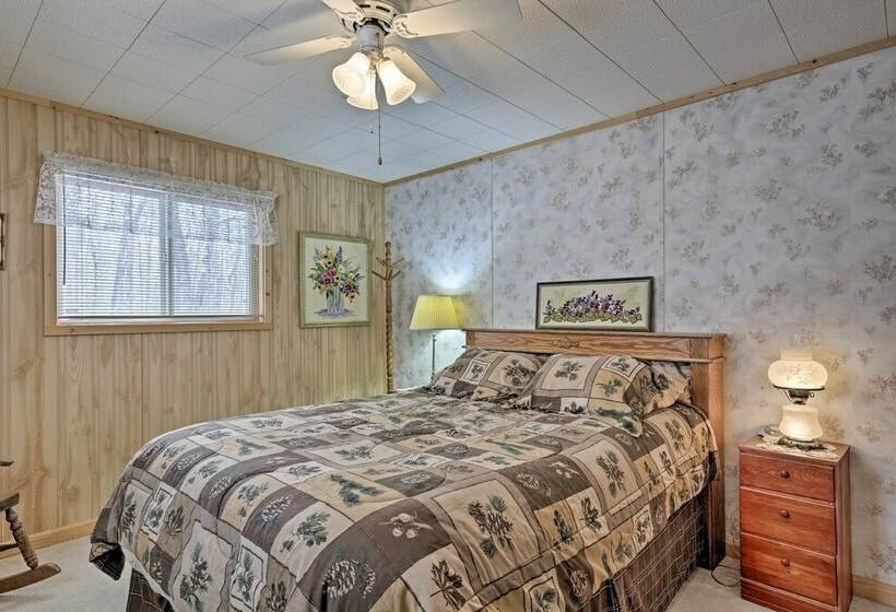 Cozy Cabin On 10 Acres, Walk To Chippewa River!