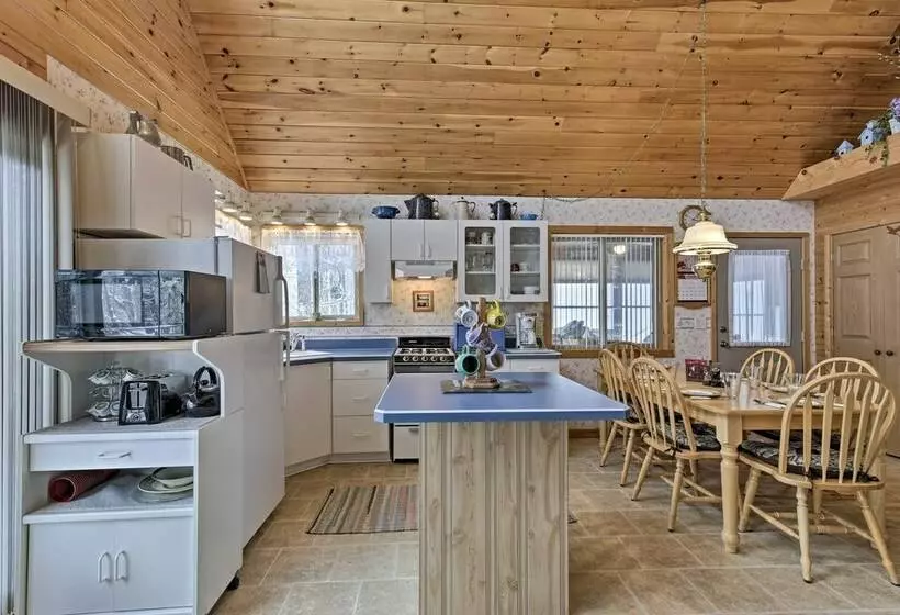 Cozy Cabin On 10 Acres, Walk To Chippewa River!