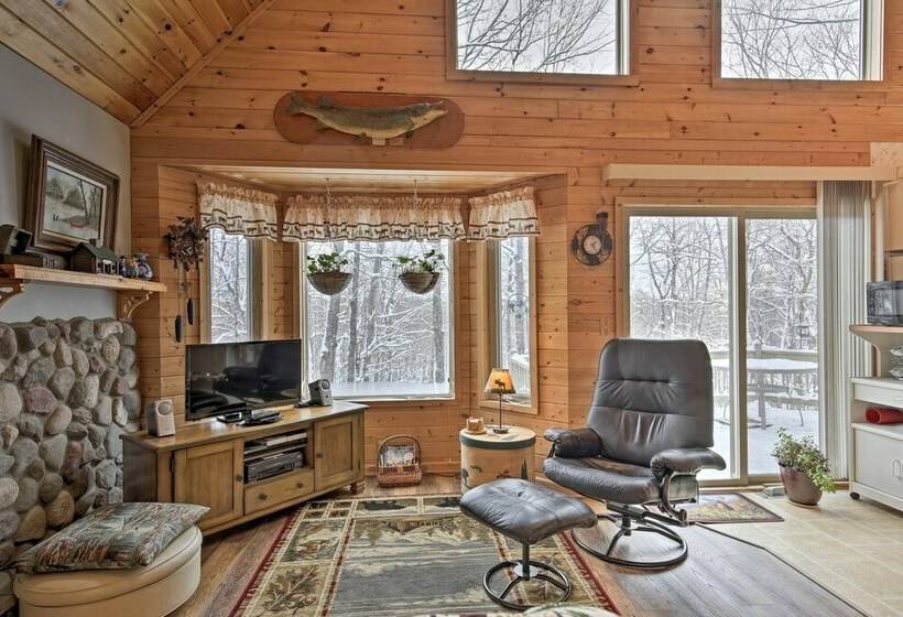 Cozy Cabin On 10 Acres, Walk To Chippewa River!