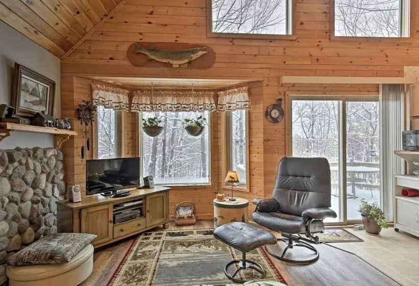 Cozy Cabin On 10 Acres, Walk To Chippewa River!