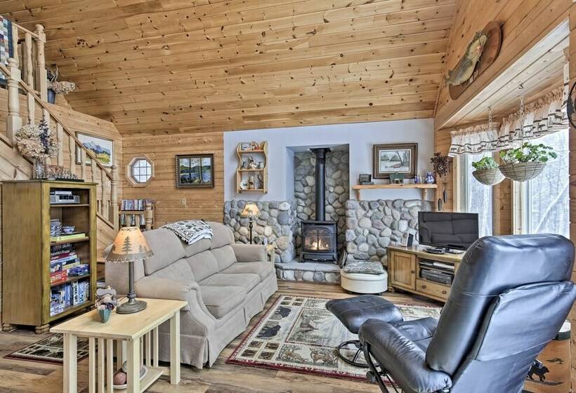 Cozy Cabin On 10 Acres, Walk To Chippewa River!