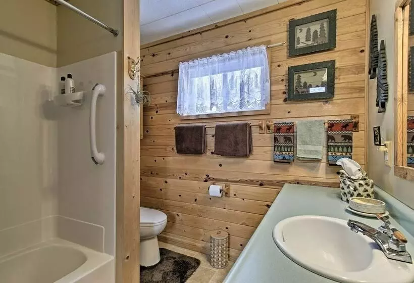 Cozy Cabin On 10 Acres, Walk To Chippewa River!