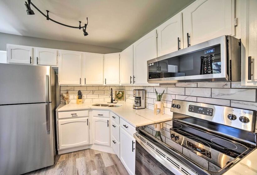 Cozy Hobart Retreat < 9 Mi To Lake Michigan!