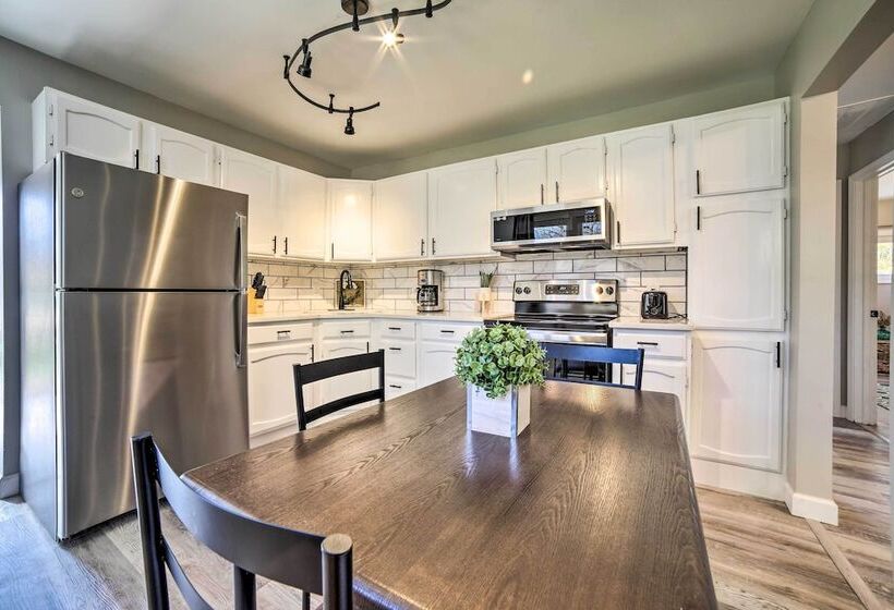 Cozy Hobart Retreat < 9 Mi To Lake Michigan!