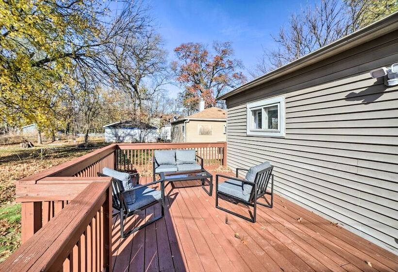 Cozy Hobart Retreat < 9 Mi To Lake Michigan!