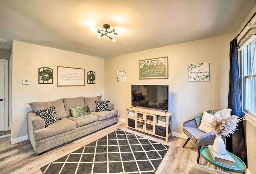 Cozy Hobart Retreat < 9 Mi To Lake Michigan!