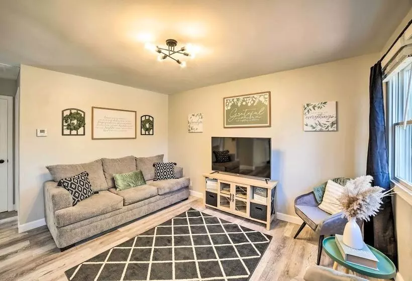 Cozy Hobart Retreat < 9 Mi To Lake Michigan!