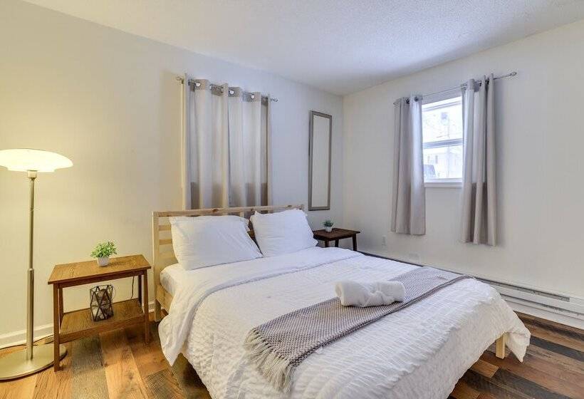 Hot Tub, Fire Pit & Game Room: Tobyhanna Home!