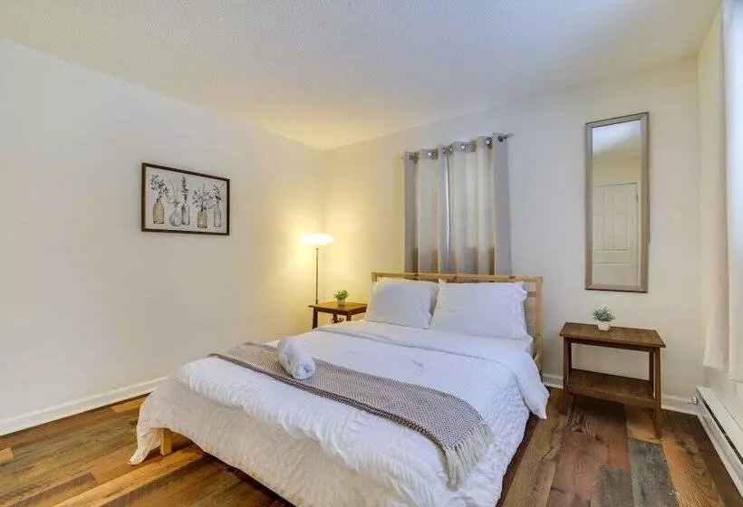 Hot Tub, Fire Pit & Game Room: Tobyhanna Home!