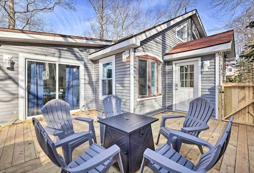 Hot Tub, Fire Pit & Game Room: Tobyhanna Home!