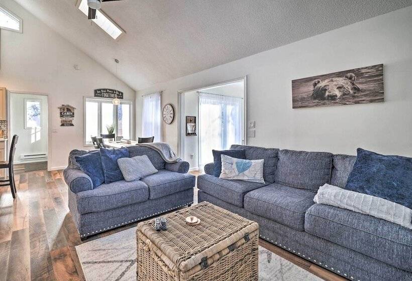 Hot Tub, Fire Pit & Game Room: Tobyhanna Home!