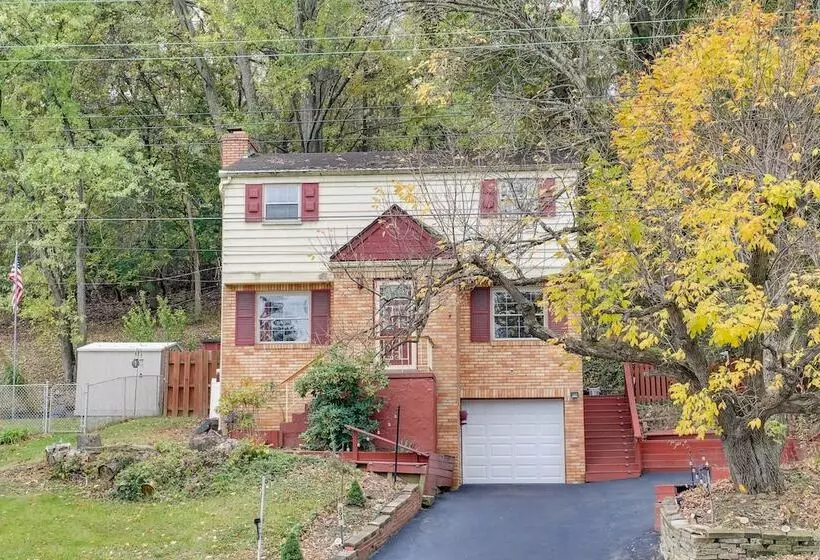 Cute Home W/ Patio ~ 7 Mi To Dtwn Pittsburgh