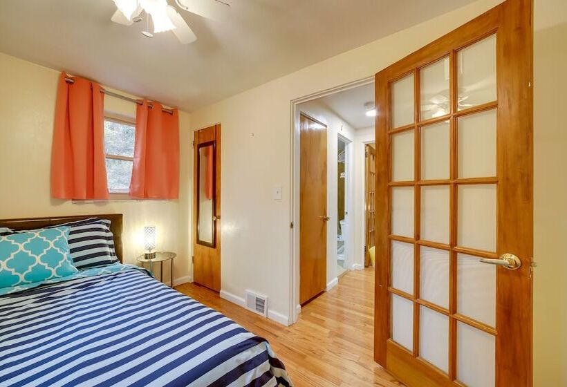 Cute Home W/ Patio ~ 7 Mi To Dtwn Pittsburgh