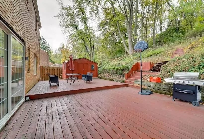 Cute Home W/ Patio ~ 7 Mi To Dtwn Pittsburgh