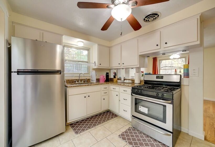 Cute Home W/ Patio ~ 7 Mi To Dtwn Pittsburgh