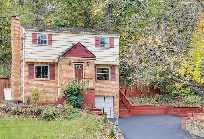 Cute Home W/ Patio ~ 7 Mi To Dtwn Pittsburgh