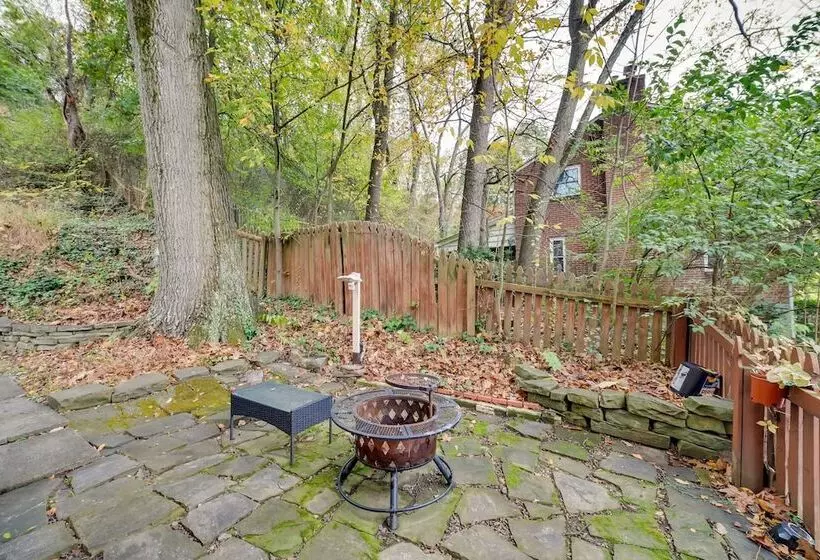 Cute Home W/ Patio ~ 7 Mi To Dtwn Pittsburgh