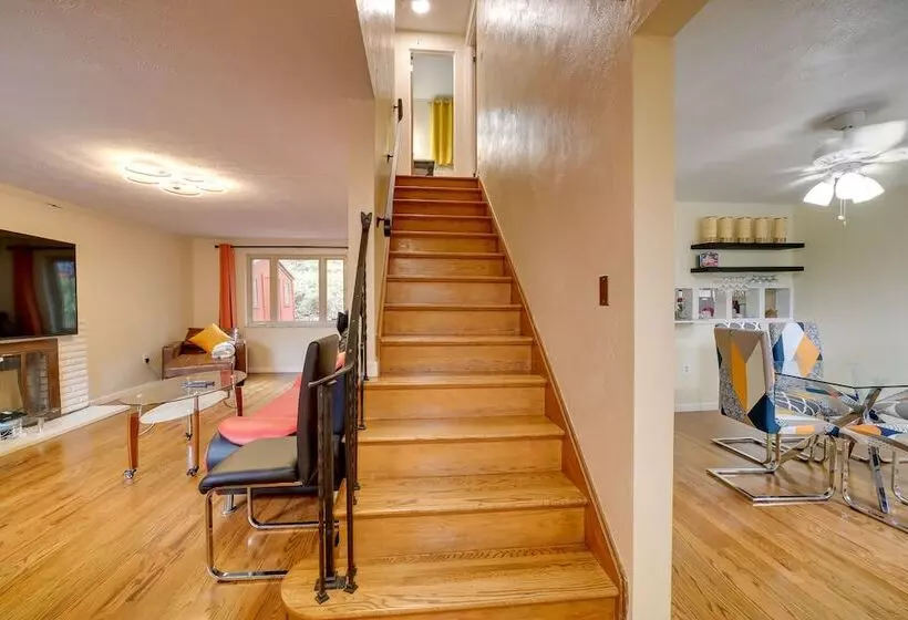 Cute Home W/ Patio ~ 7 Mi To Dtwn Pittsburgh