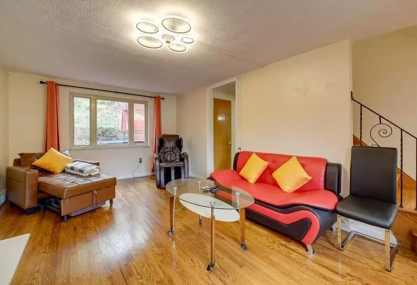 Cute Home W/ Patio ~ 7 Mi To Dtwn Pittsburgh