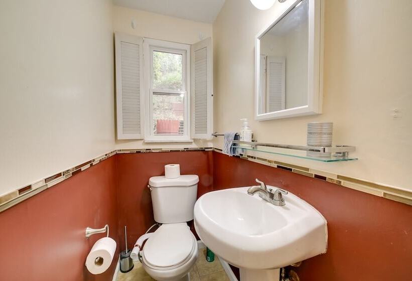 Cute Home W/ Patio ~ 7 Mi To Dtwn Pittsburgh