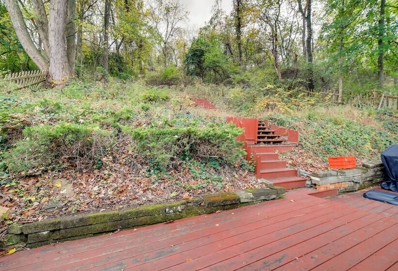 Cute Home W/ Patio ~ 7 Mi To Dtwn Pittsburgh