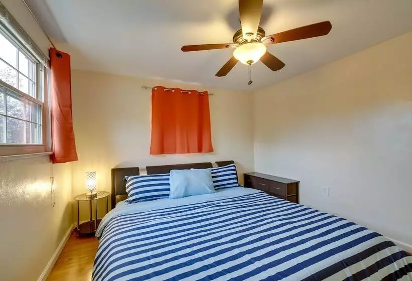 Cute Home W/ Patio ~ 7 Mi To Dtwn Pittsburgh