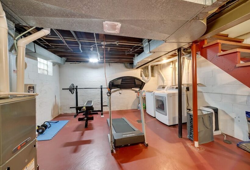 Cute Home W/ Patio ~ 7 Mi To Dtwn Pittsburgh