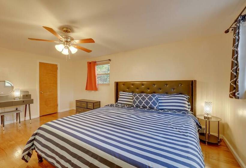 Cute Home W/ Patio ~ 7 Mi To Dtwn Pittsburgh