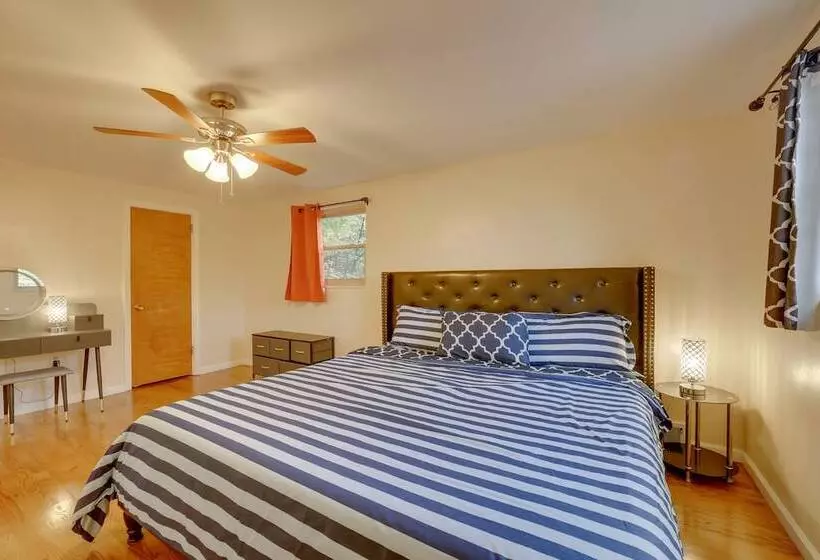 Cute Home W/ Patio ~ 7 Mi To Dtwn Pittsburgh