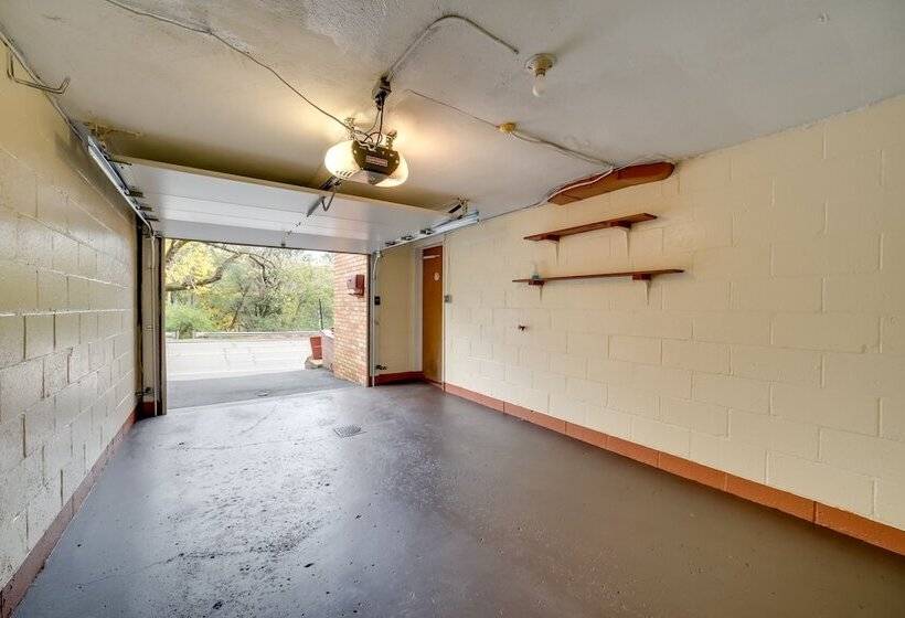 Cute Home W/ Patio ~ 7 Mi To Dtwn Pittsburgh